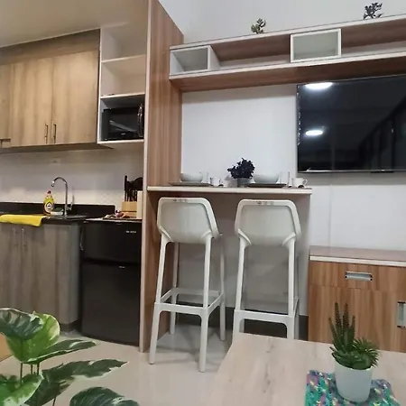 Cozy 1Br With Netflix & Balcony Pool View Condo Manila Exterior photo